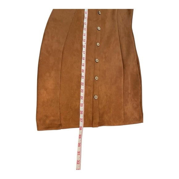 IRIS Suede Mini Dress with button detail
Size L - Picture 10 of 13